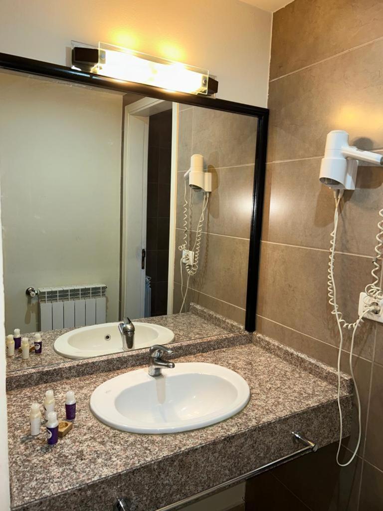 Iris Flower Hotel Джеззин Экстерьер фото